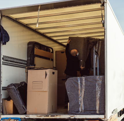 unloading-service-beeland-movers